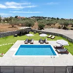Three Ways Apartments